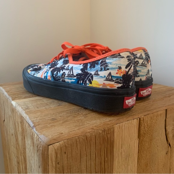 Vans size 5 with Hawaii Scene printed on shoe. Great condition. - Picture 4 of 8